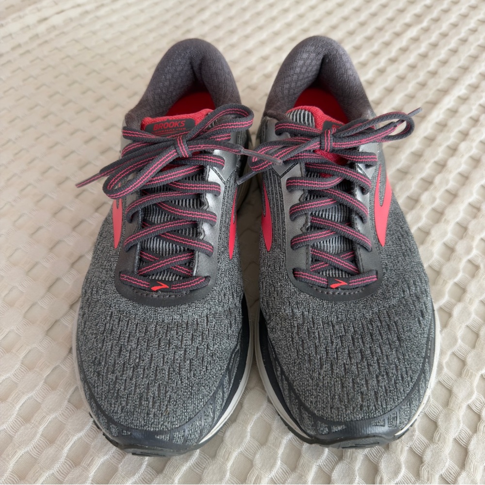 Brooks Women's Gray with Pink Accent Running Sneakers